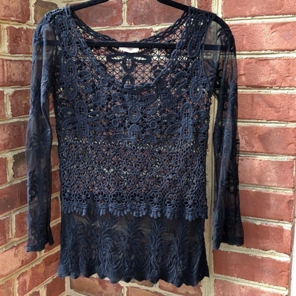 Gorgeous crystal K crochet and lace top S